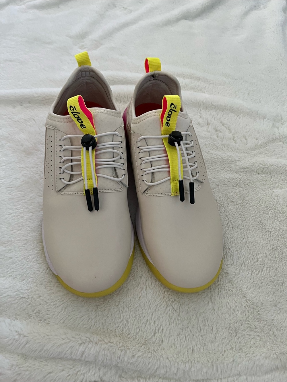 Women’s clove shoes